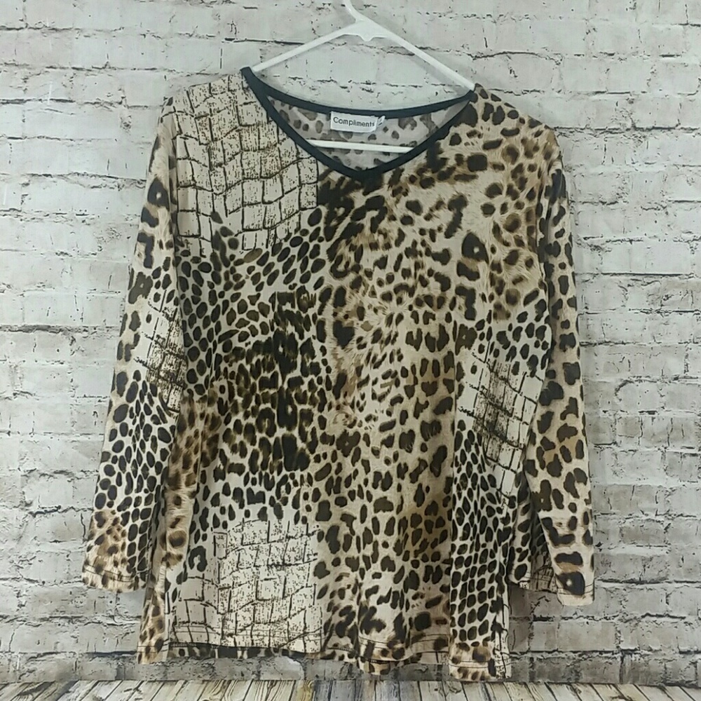 animal print long sleeve Large vtg casual euc holiday seasonal item